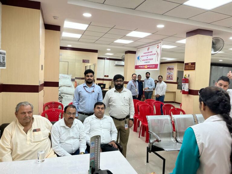 अंतर्राष्ट्रीय वरिष्ठ नागरिक दिवस पर पीएनबी ने लगाया स्वास्थ्य जांच शिविर
