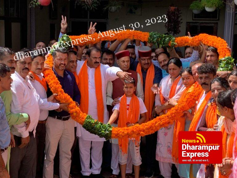 सुजानपुर भाजपा मंडल कार्यकारिणी सदस्यों ने की पूर्व मुख्यमंत्री प्रेम कुमार धूमल से शिष्टाचार भेंट