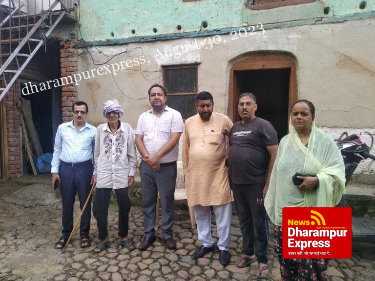 धरोग में आपदा प्रभावितों से मिलने पहुंचे रोहित शर्मा