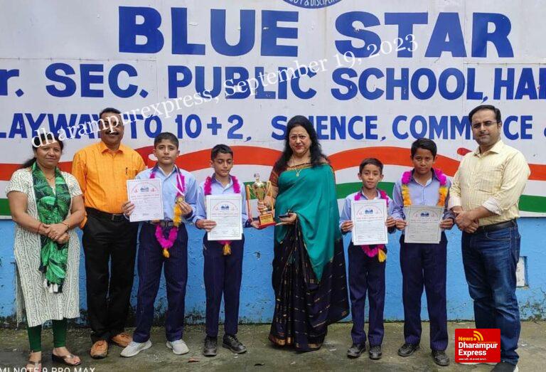 बैडमिंटन में चमके ब्लू स्टार के *चैंपियन*।  अंडर 14 स्कूली खेलें,,, स्कूल पहुंचने पर चैंपियन खिलाड़ियों का भव्य स्वागत