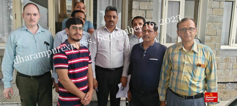 ओल्ड स्टूडेंट्स एसोसिशन योगदान भोरंज ने सौंपा विधायक को मांग पत्र
