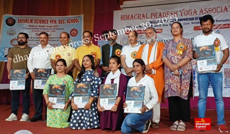 शिवालिक साइंस स्कूल खरूणी में सजा योग का महाकुंभ 