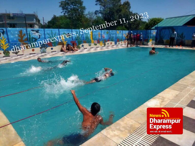 तैराकी प्रतियोगिता में बच्चों ने दिखाया दमखम