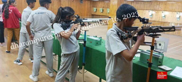 ऑलमाइटी पब्लिक स्कूल के बच्चों ने शूटिंग प्रतियोगिता में दिखाया अपना दम