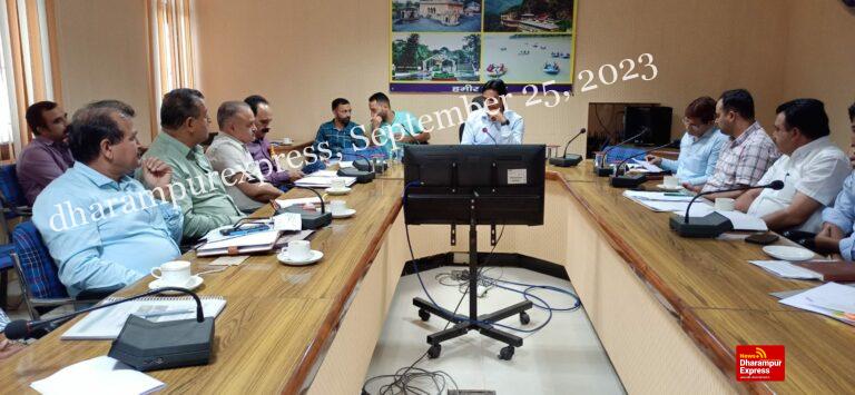 योजनाओं के क्रियान्वयन में तत्परता दिखाएं, फीडबैक भी दें: हेमराज बैरवा