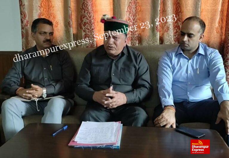 आपदा से गिरे पेड़ों को अतिशीघ्र उठाएगी वन निगम: केहर सिंह खाची