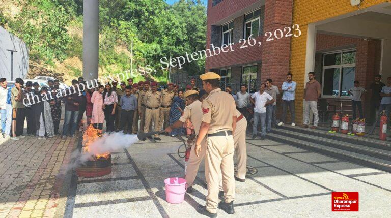 तकनीकी विवि में दमकल केंद्र टीम की मॉक ड्रिल