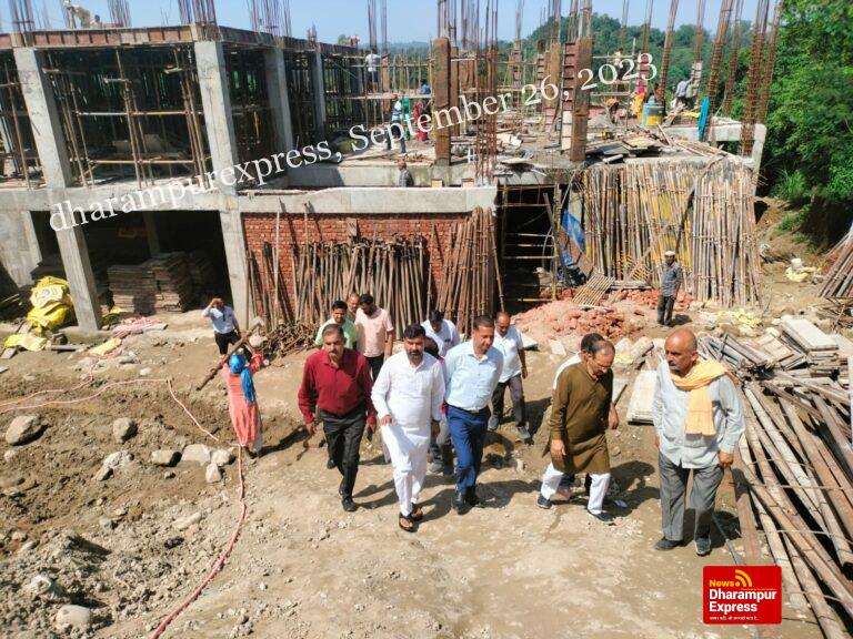 हमीरपुर भारतीय जनता पार्टी कार्यालय निर्माण का पूर्ण निरीक्षण करने पहुंचे सतपाल सती