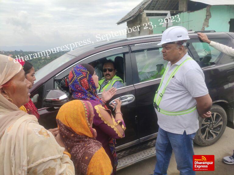 एनएचएआई ( मॉर्थ ) की ऑडिट टीम का झनिककर में हुआ घेराव