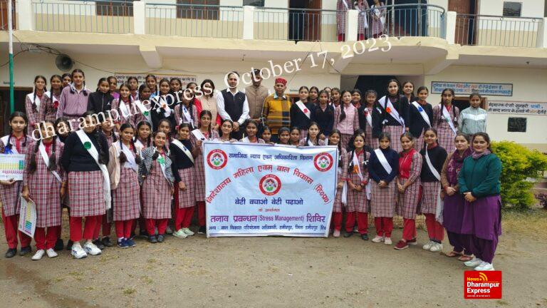 गर्ल्स स्कूल में छात्राओं को दी कॅरियर चयन की जानकारी