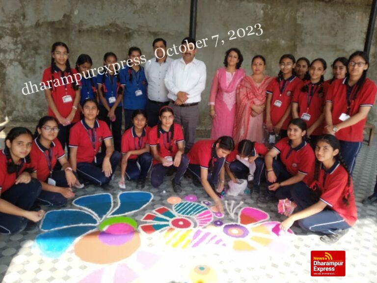 केंद्रीय विद्यालय हमीरपुर में रंगों से सजी रंगोलियाँ