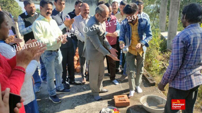 सुनील शर्मा बिट्टू ने हाई स्कूल डुग्घा में किया परीक्षा हॉल का शिलान्यास