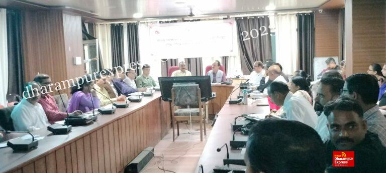 मुख्य चिकित्सा अधिकारी ने की मासिक मूल्यांकन बैठक, अधिकारियों को दिए निर्देश