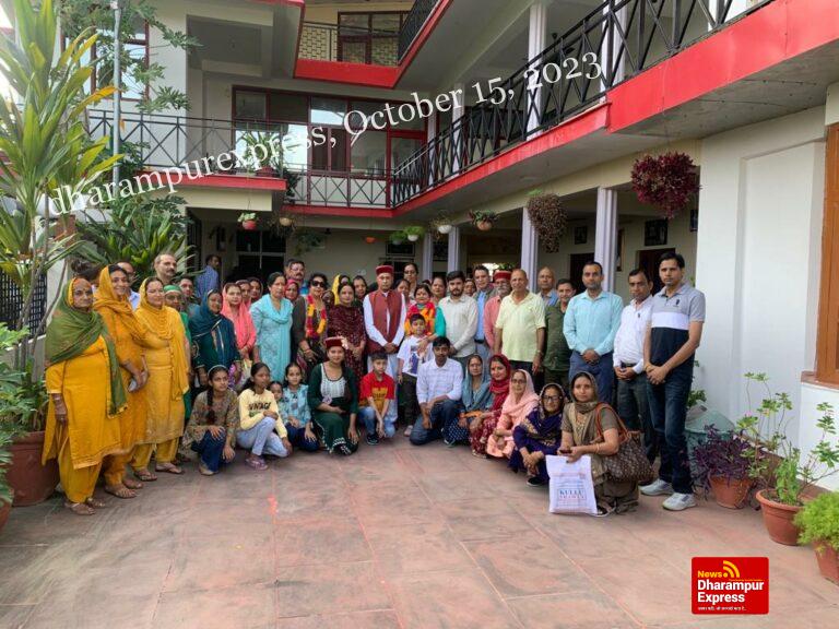 पूर्व मुख्यमंत्री से मिलने पहुंचा युवा मोर्चा सोलन का प्रतिनिधिमंडल