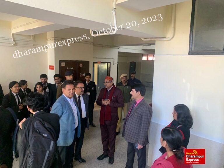 कुलपति ने किया शैक्षणिक विभागों का निरीक्षण