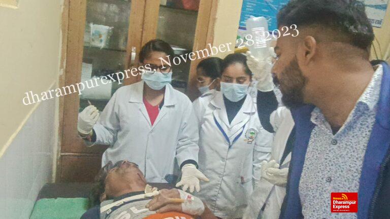 ब्रेक फेल होने से सड़क पर पलटा पिकअप टेंपू ,हादसे में सात लोग घायल, एक की मौत