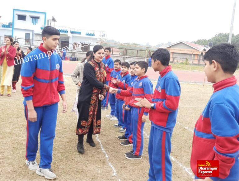 खेलों का जीवन में अहम स्थान : प्रो. विकास दीक्षित     …. ऑक्सफोर्ड  इंटरनेशनल स्कूल ने धूमधाम से मनाया वार्षिक खेलकूद प्रतियोगिता दिवस।