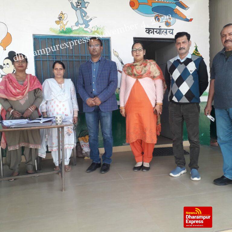 एसडीएम ने किया मतदान केंद्रों का औचक निरीक्षण