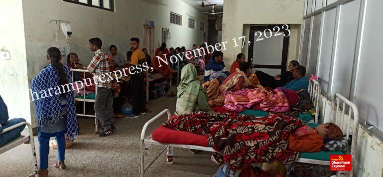 ठंड में गर्भवती महिलाएं नवजात शिशुओं के साथ गैलरी में सोने को मजबूर