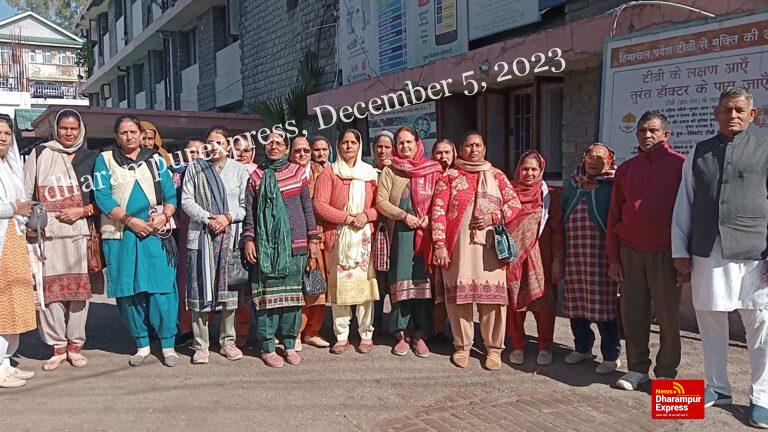 चौकी इंचार्ज टौणी देवी के पक्ष में उतरा महिला मंडल, एसपी से मिलकर निष्पक्ष जांच की उठाई मांग