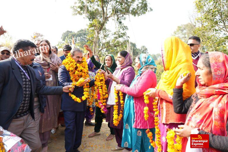 मुख्यमंत्री ने गलोड़ ,हमीरपुर से किया ‘सरकार गांव के द्वार’ कार्यक्रम का शुभारंभ,,,,,,,,,, आत्मनिर्भर गांव से ही साकार होगी आत्मनिर्भर हिमाचल की परिकल्पना: सुखविंदर सिंह