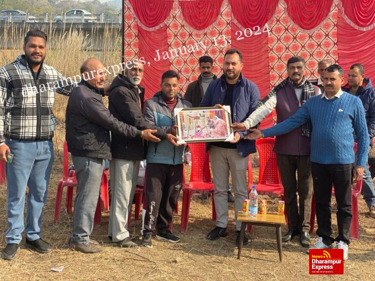 विधायक आशीष शर्मा ने क्रिकेट प्रतियोगिता का किया शुभारम्भ