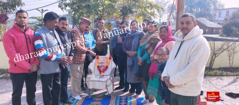 विधायक इंद्र दत्त लखनपाल ने महात्मा गांधी को दी श्रद्धांजलि