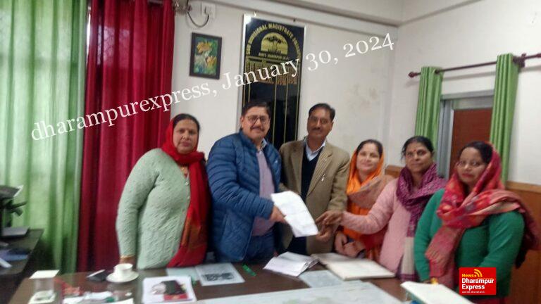 चिकित्सकों को डेपुटेशन पर भेजे जाने का ग्रामीणों ने जताया विरोध