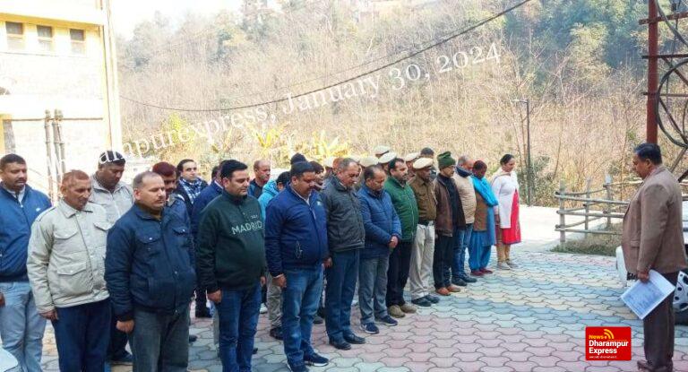 अधिकारियों-कर्मचारियों ने महात्मा गांधी को दी श्रद्धांजलि