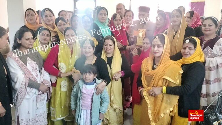 फ़ुर्सत की घड़ी में बच्चों को टेलीविजन, मोबाईल दिखाने से बेहतर पहाड़ी संस्कृति से अवगत कराना: धूमल