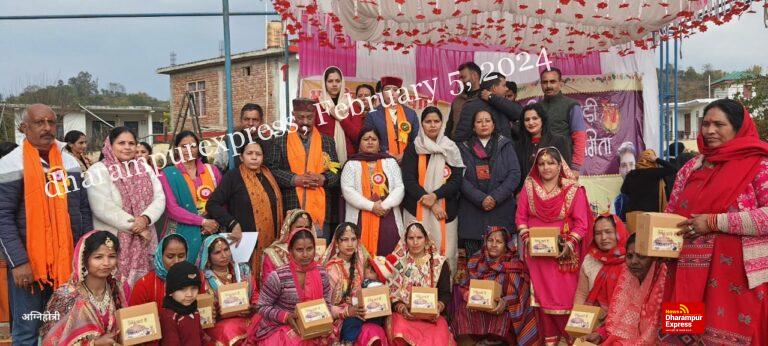 महिला पहाड़ी संगीत प्रतियोगिता भरेड़ी में की गई अयोजित 