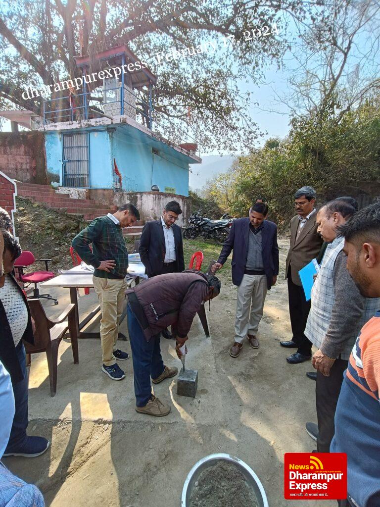 सीएम ऑफिस की क्वालिटी कंट्रोल टीम ने नादौन में किया निर्माण कार्यों का निरीक्षण