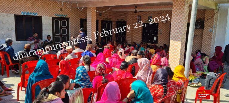 बाड़ी फरनोहल में कांग्रेस नेता पुष्पेंद्र वर्मा ने सुनी लोगों की समस्याएं