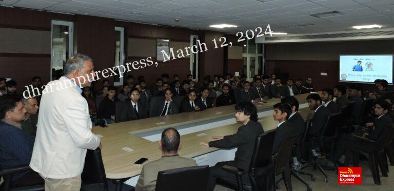 शत प्रतिशत मतदान के लिए युवा आएं आगेः शुक्ला