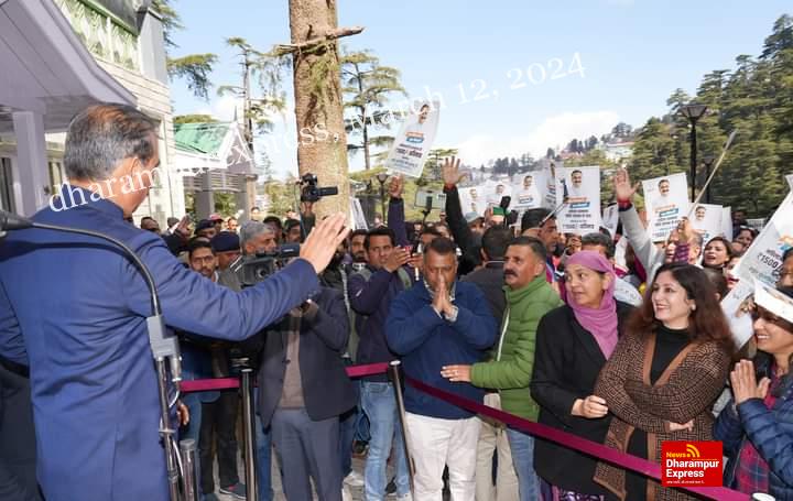 माताओं और बहनों ने 1500 रुपये पेंशन के लिए ओक ओवर पहुंचकर कहा, शुक्रिया मुख्यमंत्री जी
