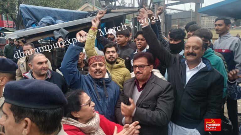 सुजानपुर में राणा समर्थकों और कांग्रेस के बीच हुआ बवाल