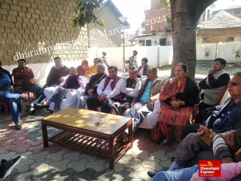 जिला कांग्रेस कमेटी की बैठक में बड़सर और सुजानपुर की निष्क्रिय कार्यकारिणी सदस्यों को बाहर करने का प्रस्ताव पारित