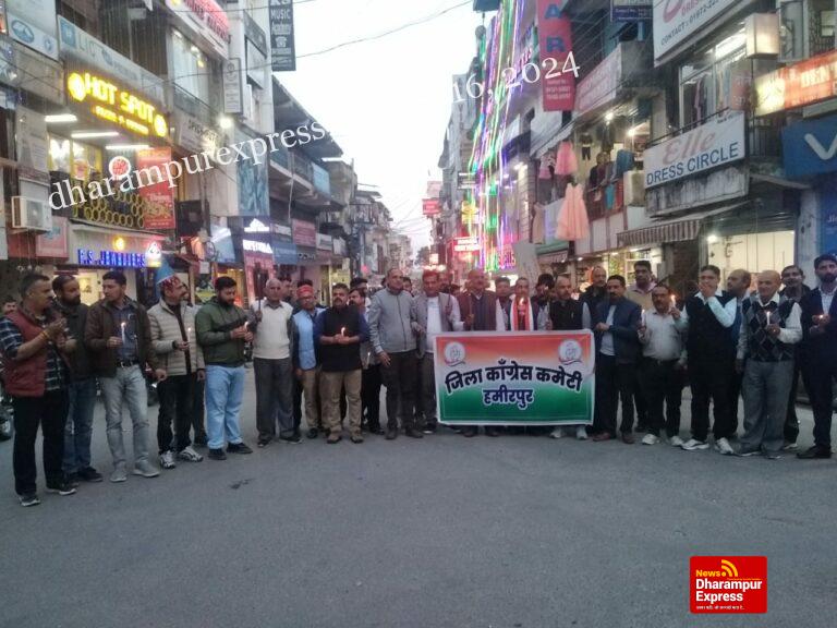 केंद्र सरकार के खिलाफ जिला कांग्रेस ने निकाला मशाल जुलूस