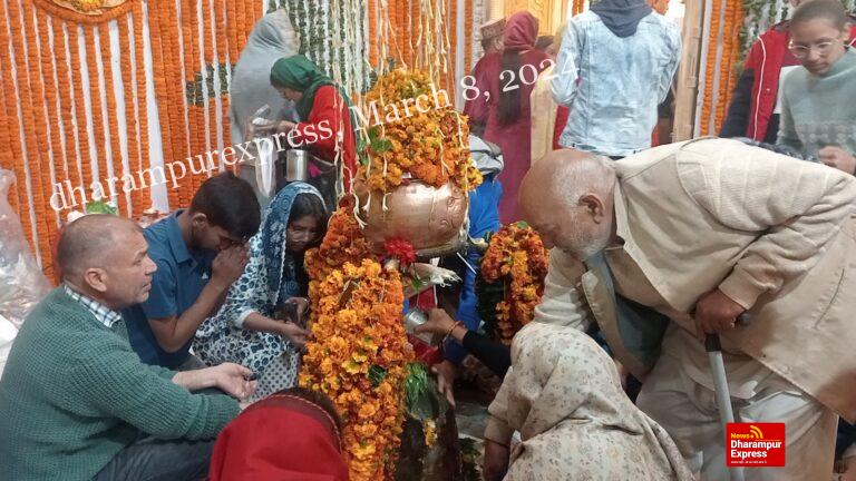 गसोता महादेव में भोलेनाथ के दर्शनों के लिए लगा लोगों का तांता