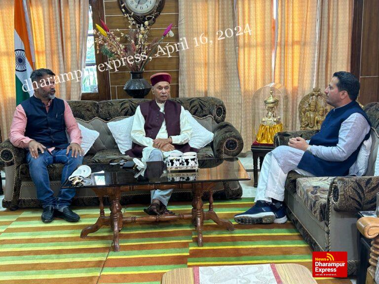 विधायक राकेश जमवाल, प्रदेश सचिव नरेंद्र अत्री ने की प्रोफेसर धूमल से भेंट