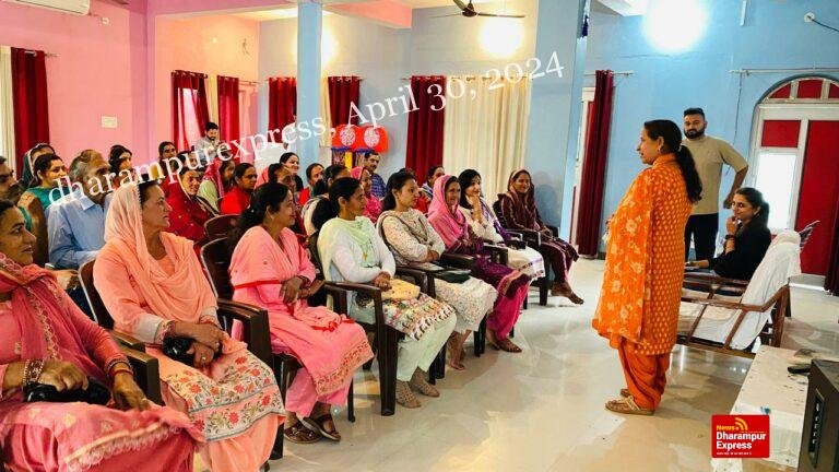 अनुराग सिंह ठाकुर के मार्गदर्शन में हमीरपुर लोकसभा क्षेत्र की महिलाएं घरों में उगा रहीं धनकुबेर मशरूम 