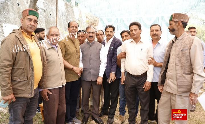 मुख्यमंत्री ने जनसमस्याएं सुनने के साथ दिए चुनावी टिप्स