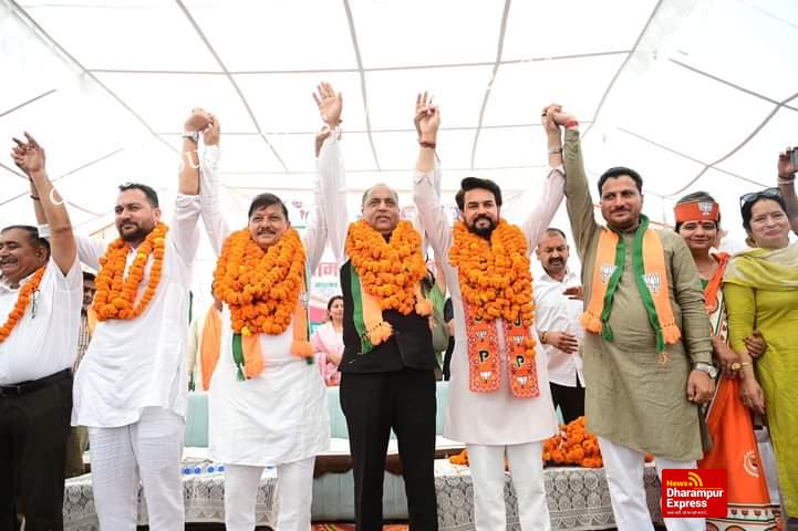 एक वोट मुझे और दूसरा राजेंद्र राणा को जाना चाहिए: अनुराग ने मंच से भरी हुंकार