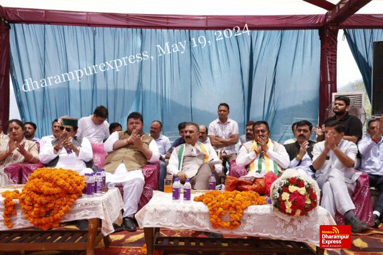 दर्जी के पास ही पड़ा रहेगा जयराम का नया काला कोट, दिन में सपने देखना छोड़ें : मुख्यमंत्री