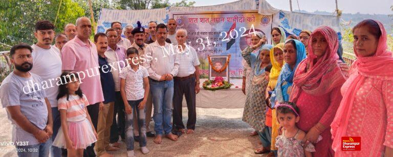 शहीद रोशन लाल अमर रहे के नारों से गूंजा टपरे गांव 