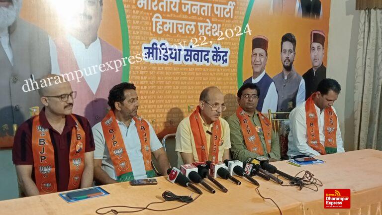 हमीरपुर में महेंद्र धर्मानी ने की पत्रकार वार्ता