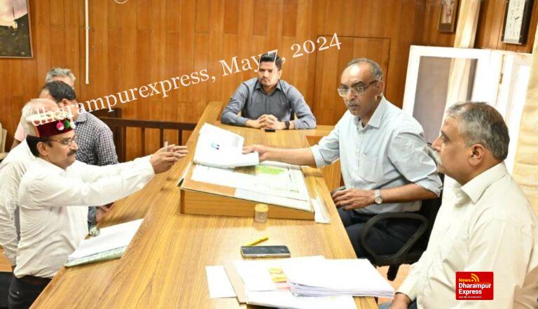 हमीरपुर संसदीय क्षेत्र में पहले दिन एक निर्दलीय प्रत्याशी ने भरा परचा