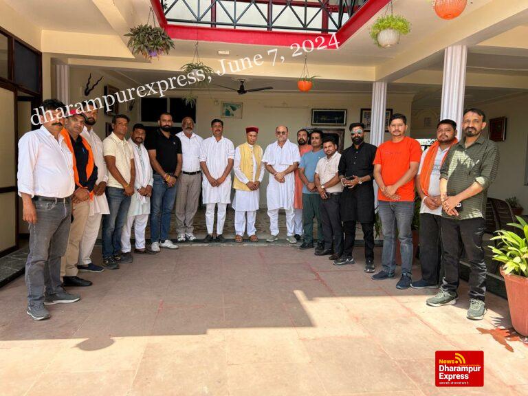 अनुराग ठाकुर की जीत पर समीरपुर में बधाइयों का दौर लगातार जारी
