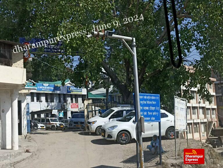 दो दिन से टोणी देवी अस्पताल के मरीजों को नहीं मिला खाना, कैंटीन प्रबंधक की मनमानी से मरीज परेशान