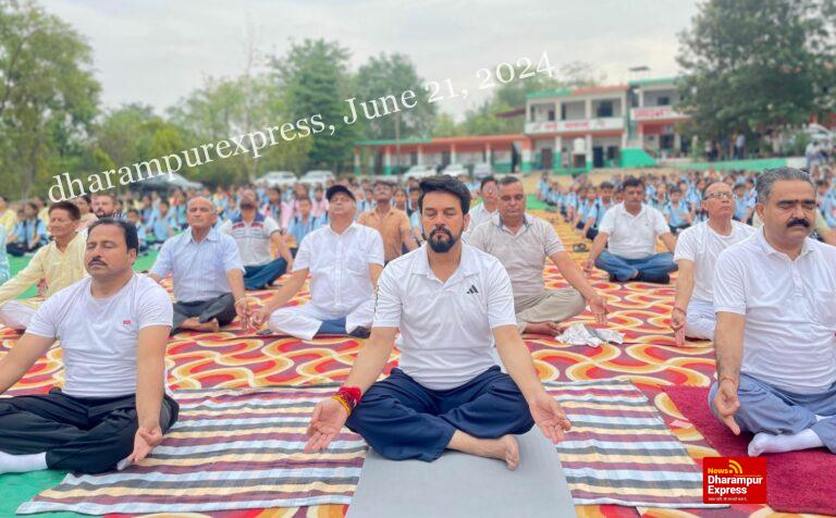 योग है आरोग्य का द्वार, जीवन में संतुलन के लिए योग अपनाएँ : अनुराग ठाकुर 